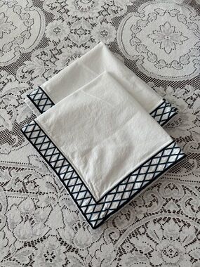 Williams Sonoma White Cotton Napkins – Navy Blue Lattice Embroidered Border
